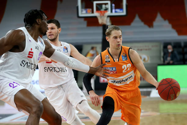 己训练的射 己训练的射